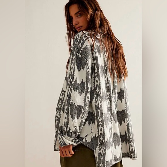 Stylish Printed Jacket and Cargo Pants - Picture 4 of 6